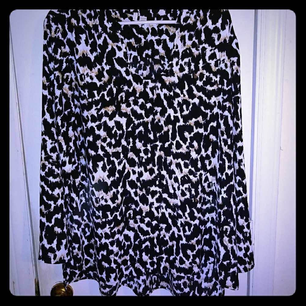 Beautiful print polyester top NWOT